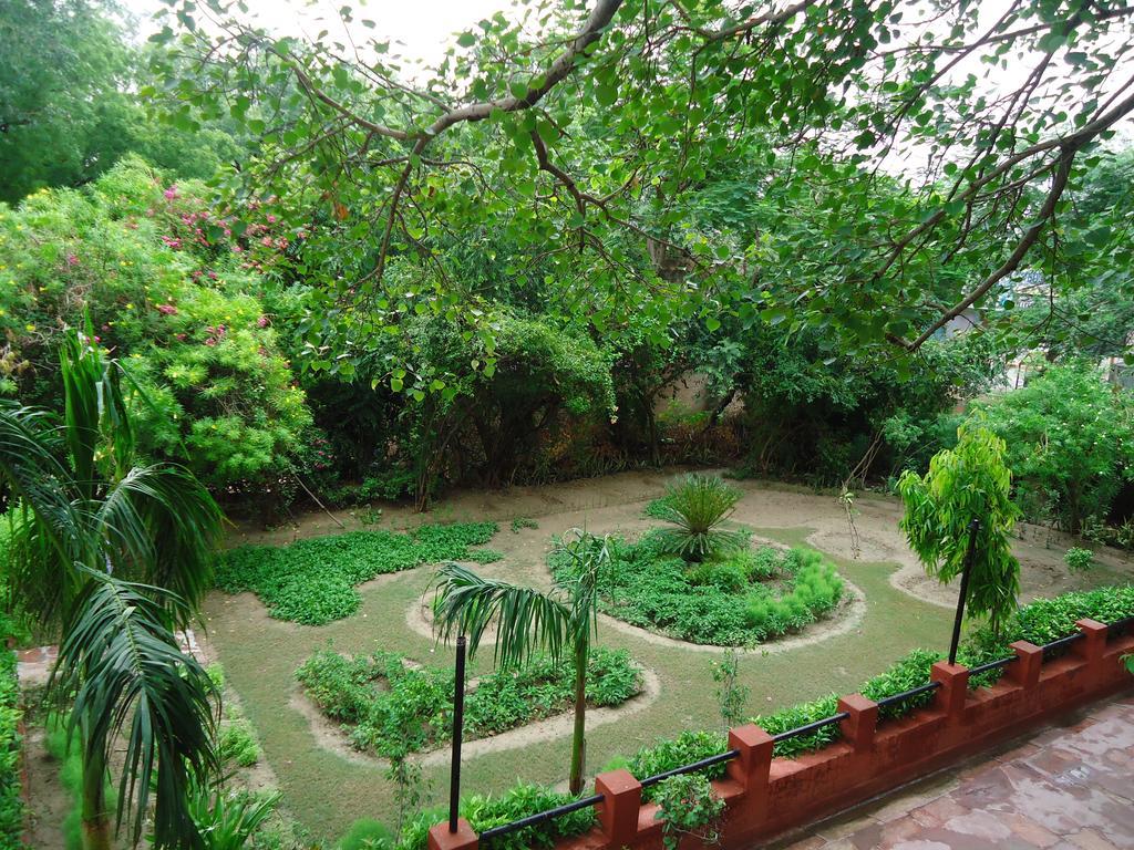 Hotel Sheela, 100M From Taj Mahal Агра Экстерьер фото