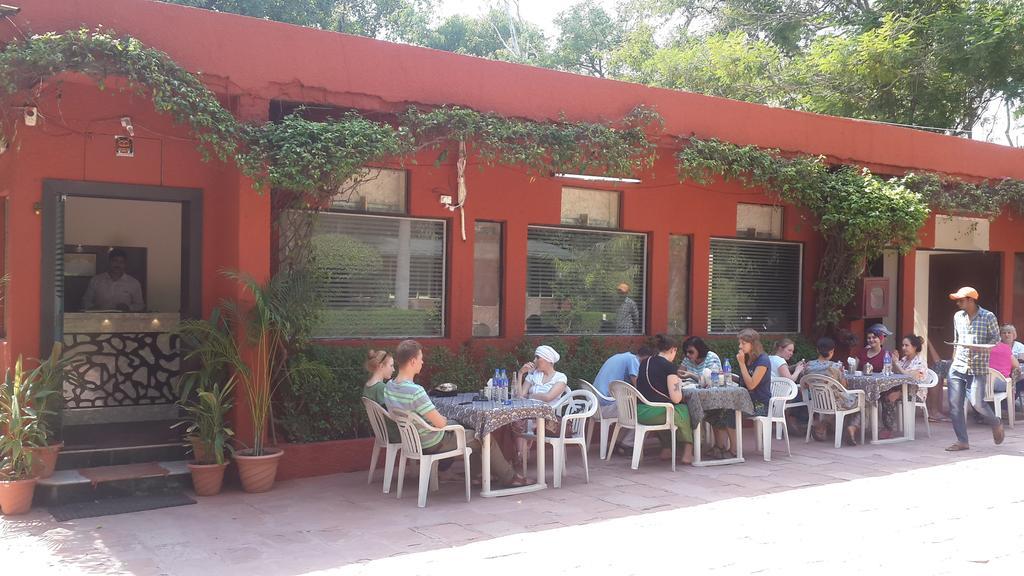 Hotel Sheela, 100M From Taj Mahal Агра Экстерьер фото
