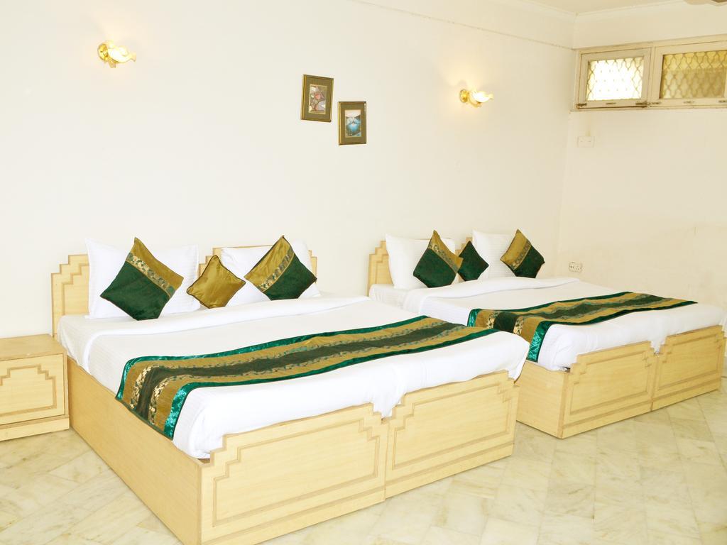 Hotel Sheela, 100M From Taj Mahal Агра Экстерьер фото