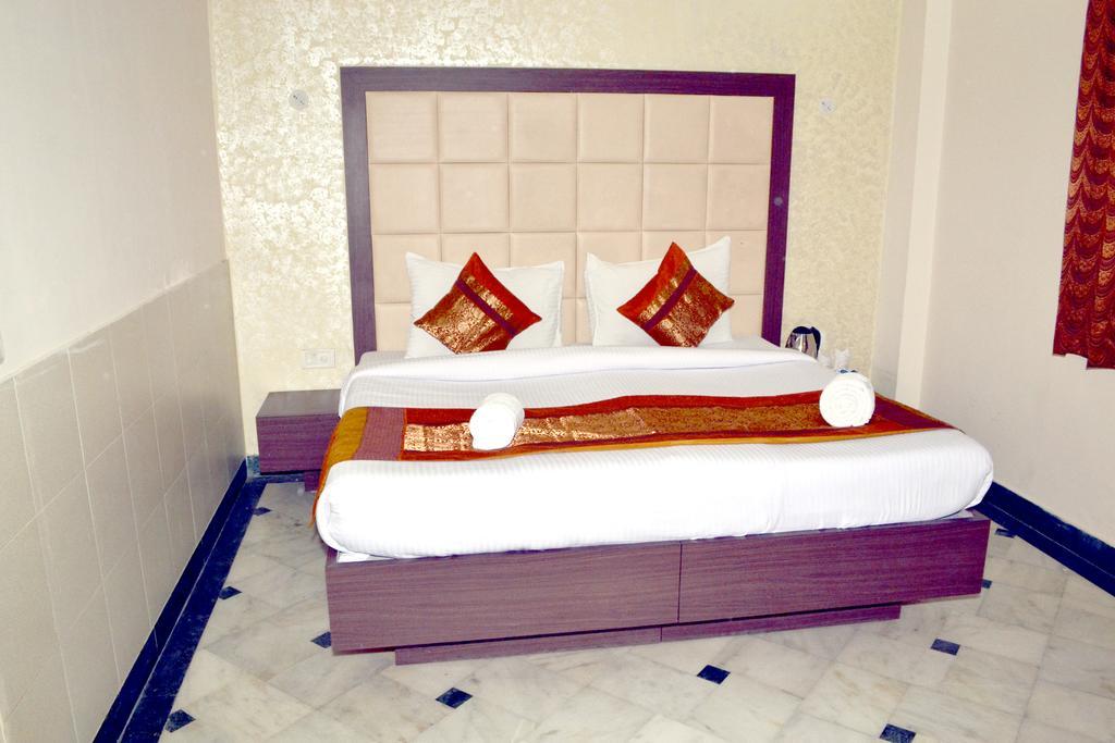 Hotel Sheela, 100M From Taj Mahal Агра Экстерьер фото