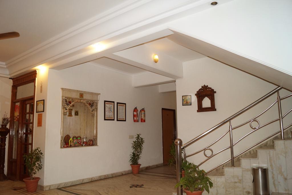 Hotel Sheela, 100M From Taj Mahal Агра Экстерьер фото