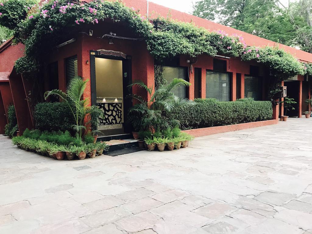 Hotel Sheela, 100M From Taj Mahal Агра Экстерьер фото