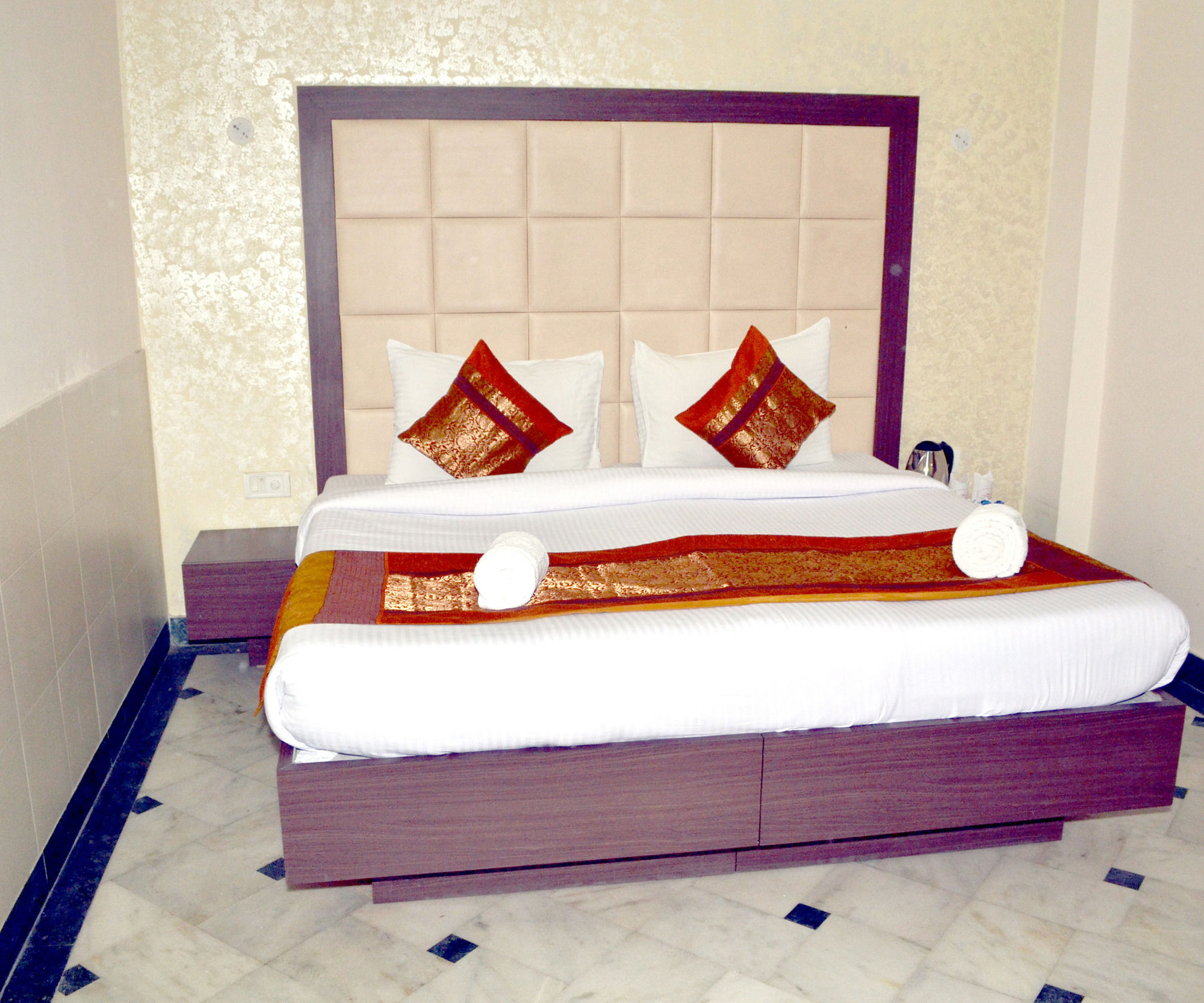 Hotel Sheela, 100M From Taj Mahal Агра Экстерьер фото